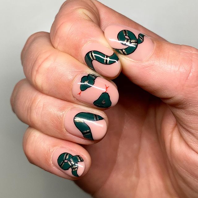snake print nails