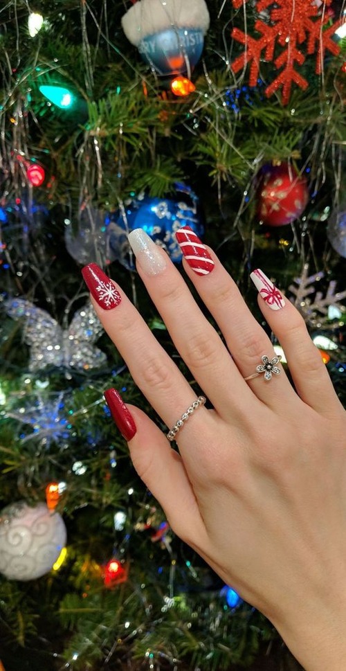 white sparkly christmas nails - white things on nails