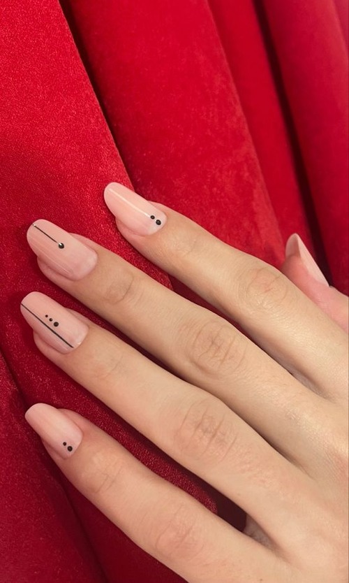 black lines on nails design - black nail designs
