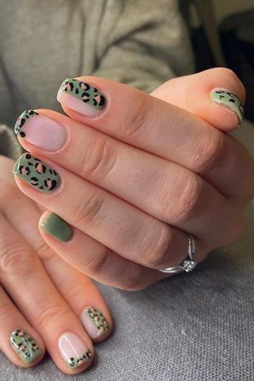 sage green and white nails - how to mix sage green with acrylics