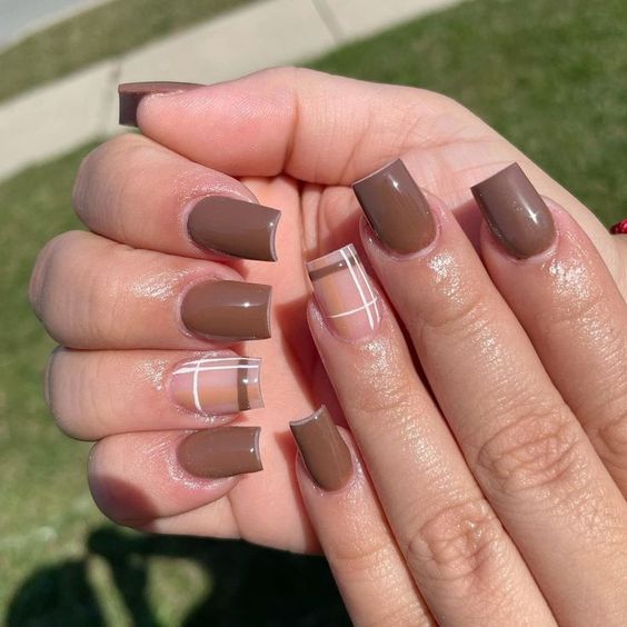 brown french tip nails short