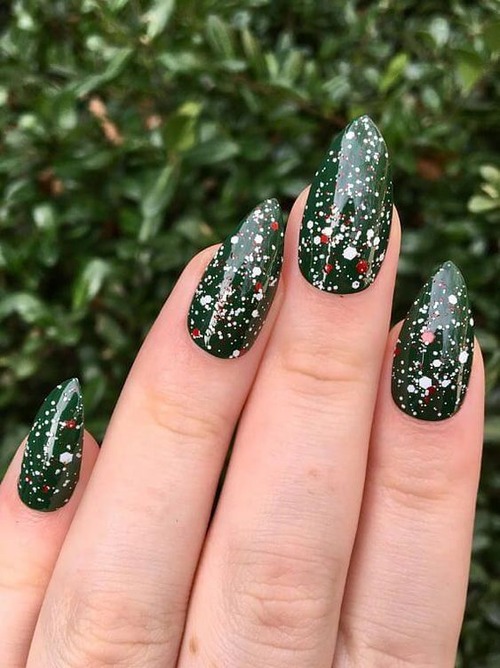 dark green christmas nails - green and red christmas nails