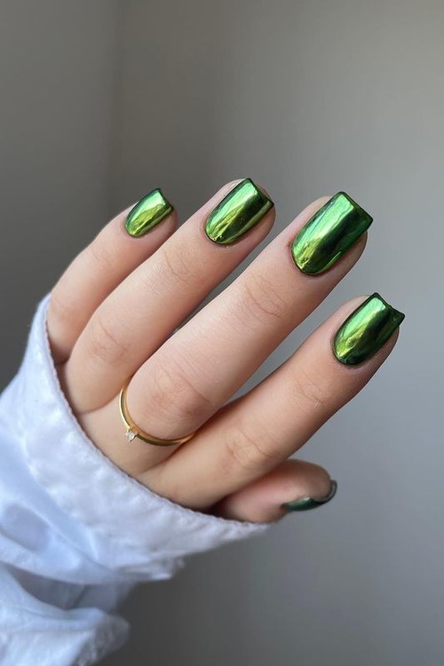dark green holiday nails - hunter green nails with gold