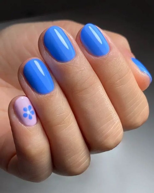 blue daisy nails - blue floral nails