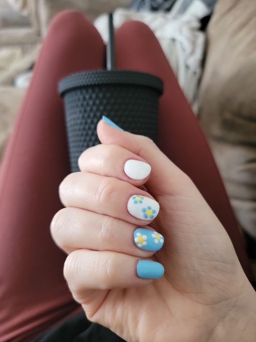 blue daisy nails - blue flower nails