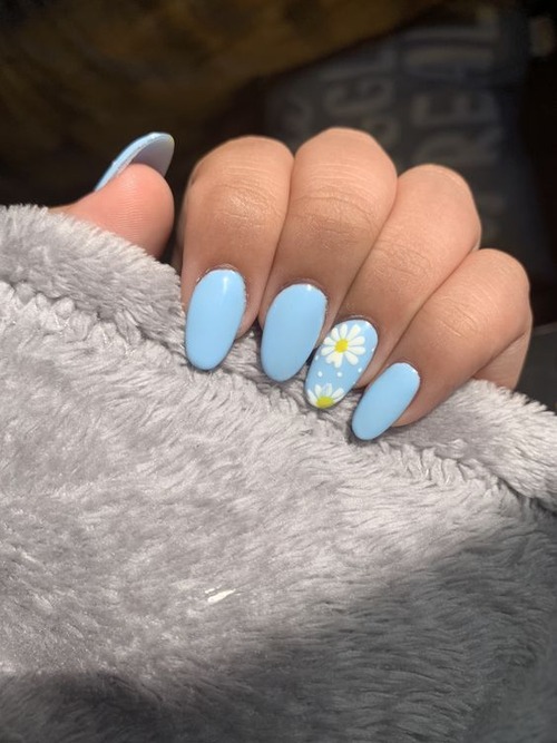 blue daisy nails - pale blue nails