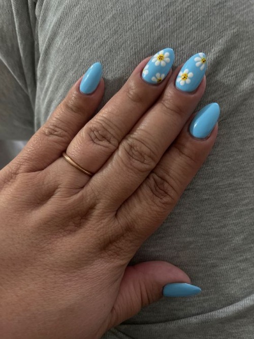 blue daisy nails - spring nails
