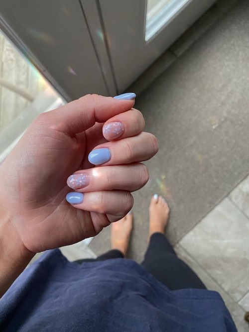 blue daisy nails - summer nails