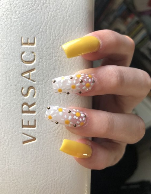 daisy acrylic nails - simple daisy nail art