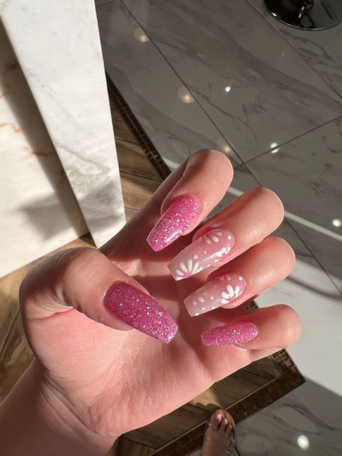 pink daisy nails - daisy nail art