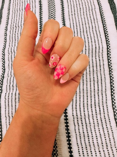 pink daisy nails - pink and white nails