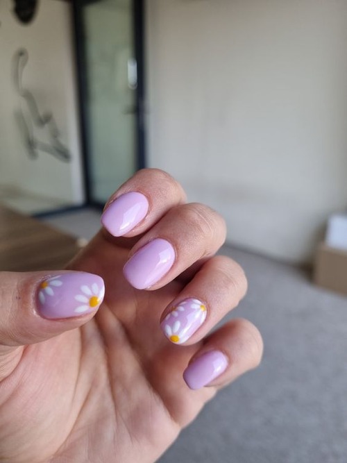 purple daisy nails - purple trendy nails