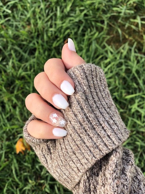 white daisy nails - daisy nails