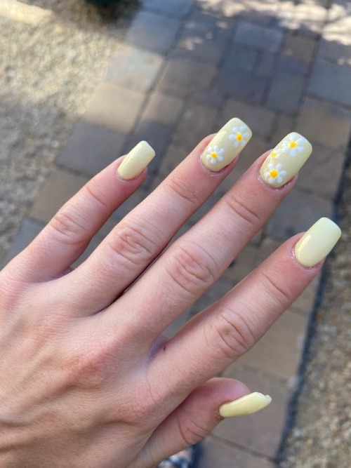 yellow daisy nails - cute daisy nails