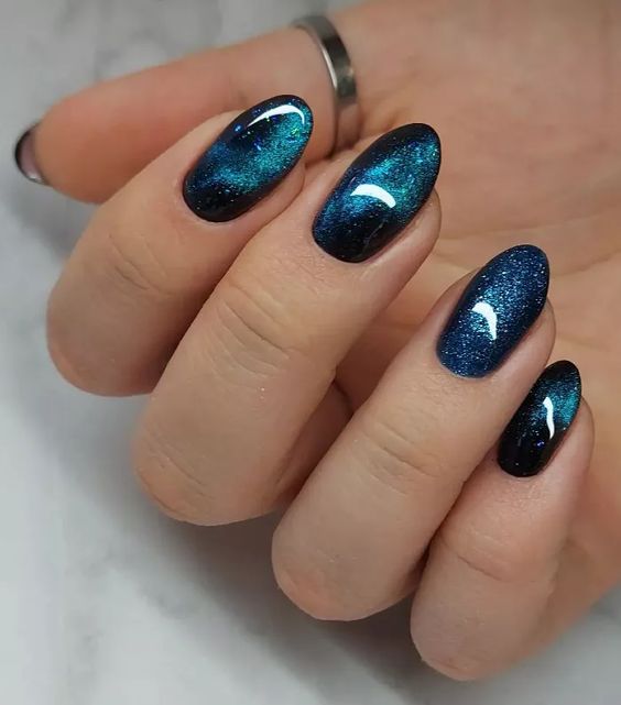 cat eye blue nails