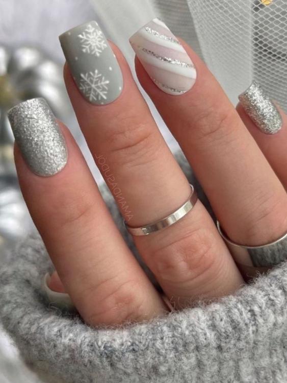 simple snowflake nail designs