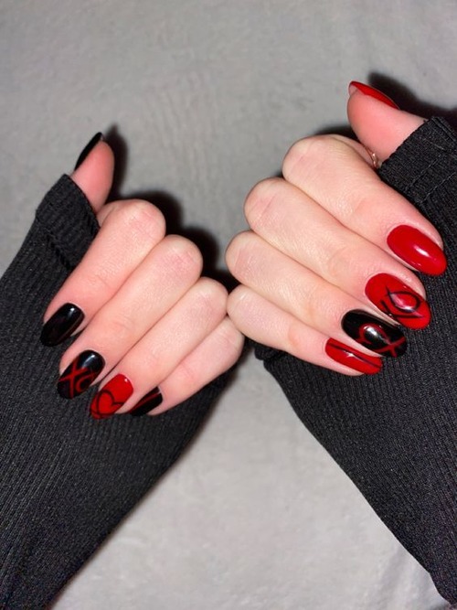 black nails with red hearts - black heart nails