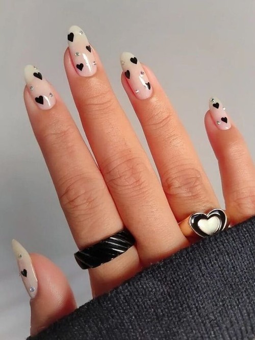 white nails with black heart - beautiful black heart nails