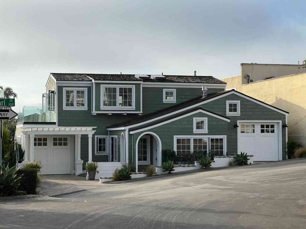 Mixing Modern and Traditional Styles in Your Home’s Exterior Luxury Modern house exterior design