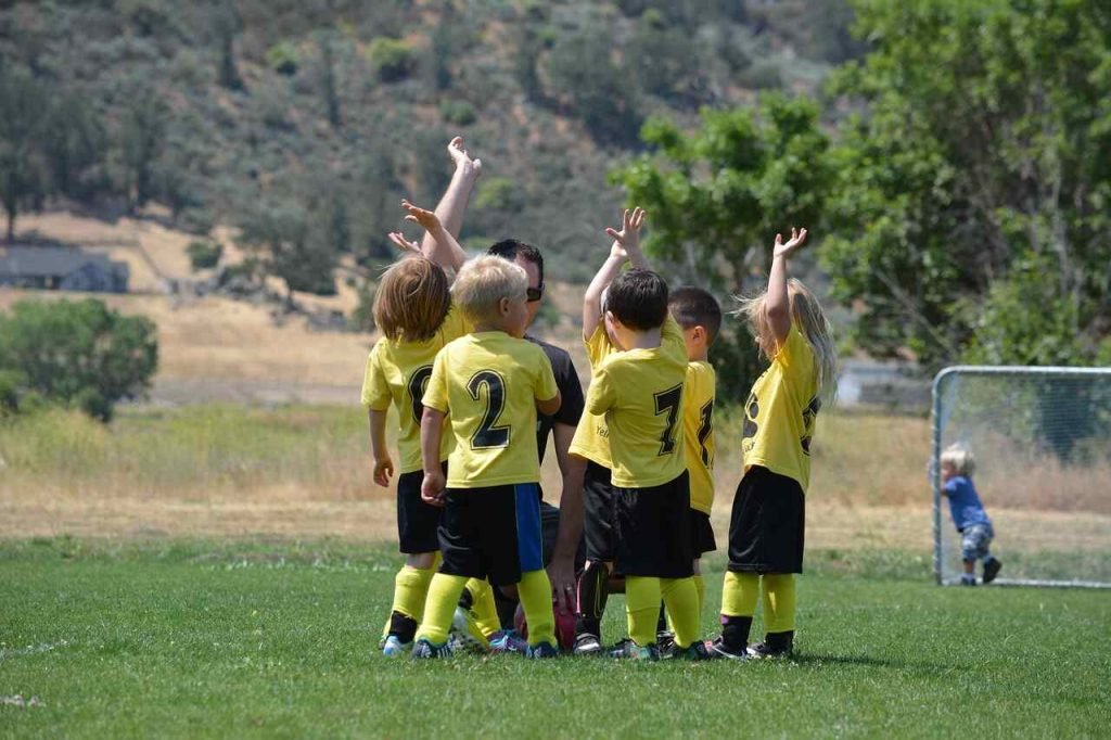 The Benefits of Playing Fun Games to Build Teamwork Among Kids fun games to build teamwork